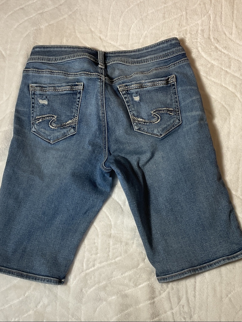 Silver Jeans suki Bermuda distressed Women's Medium Blue Denim Jean Shorts